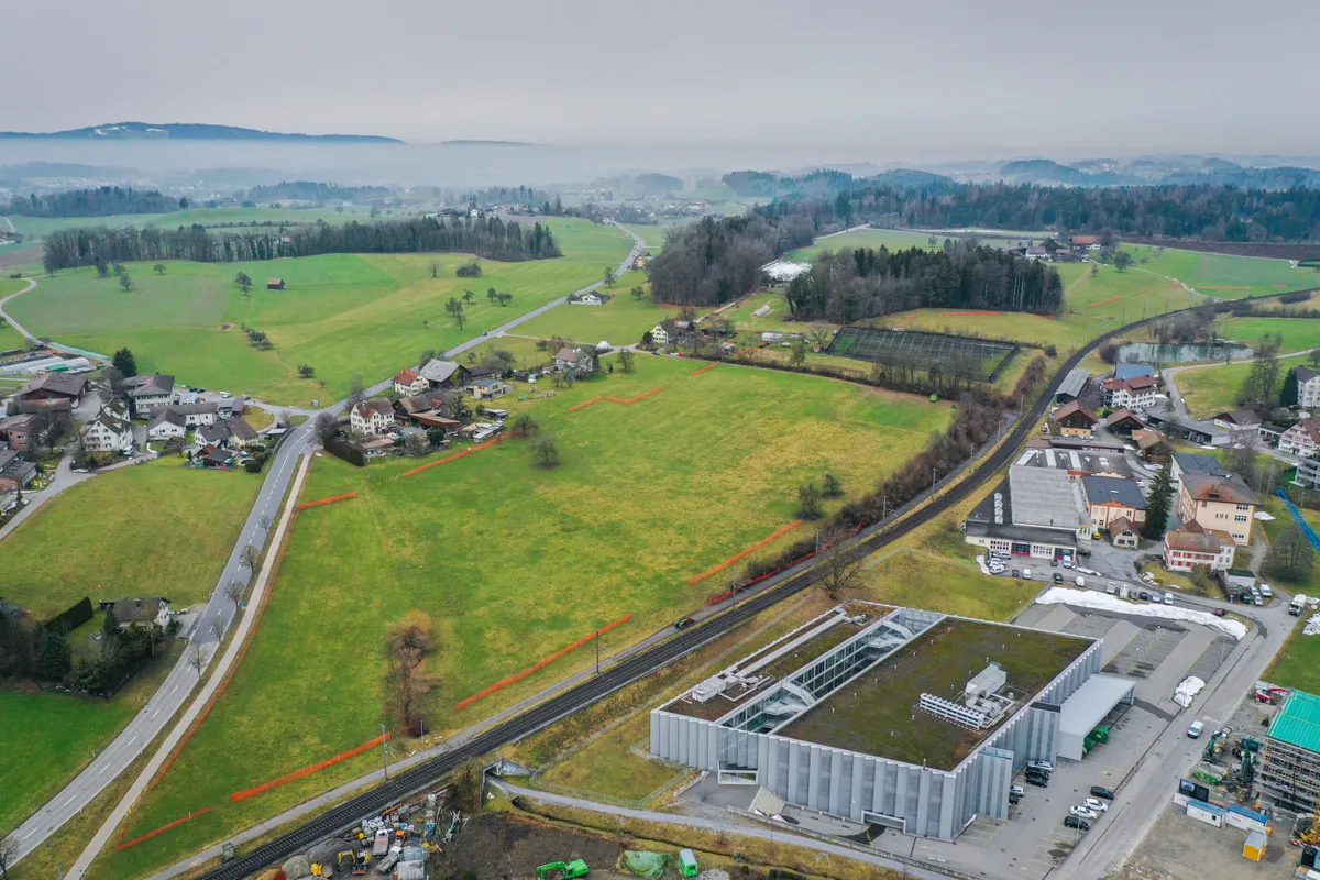 Man sieht aus er Luft das Areal wo die SBB-Serviceanlage und die Abstellgleise hätten gebaut werden sollen.